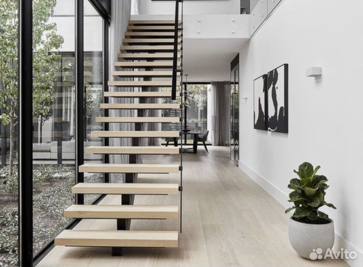 Металлические лестницы с отделкой деревом