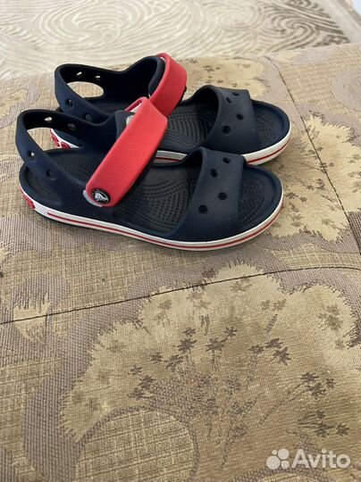 Сандалии crocs j1