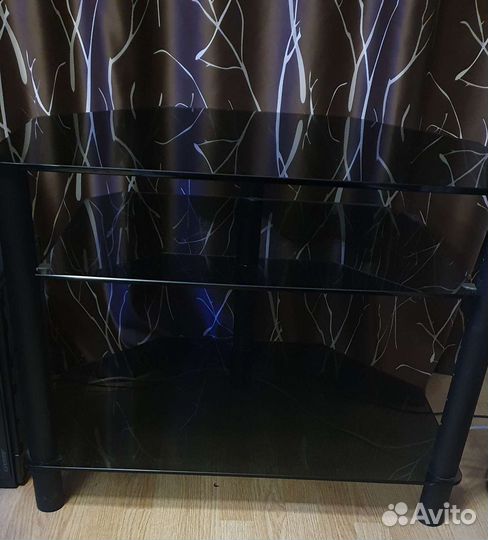 Стеклянная тумба под тв