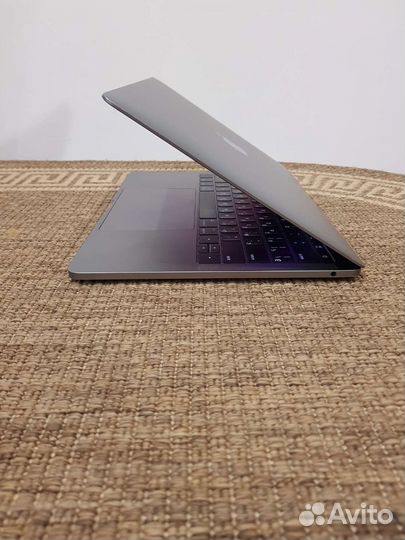 Нотубук Apple MacBook Pro 13 2017