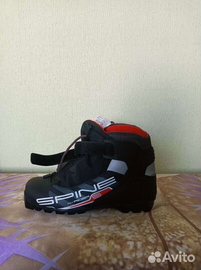 Лыжные ботинки коньковые Spine