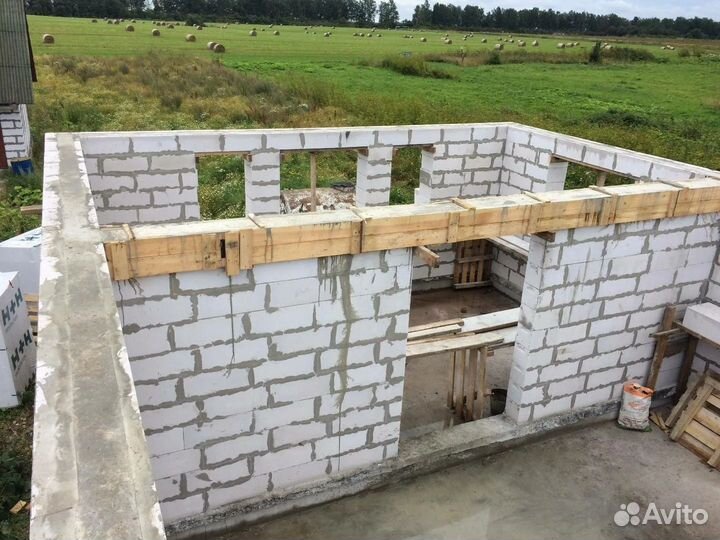 Бригада строителей