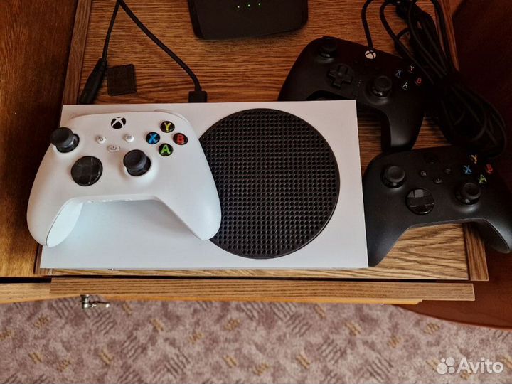 Xbox Series S 512 Gb + Ориг. Джойстик + Джойстик