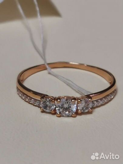 Золотое кольцо с фианитами