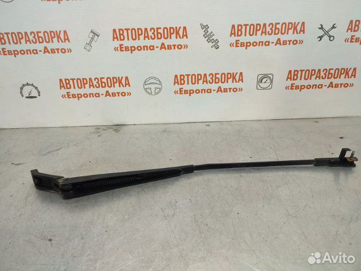 Поводок стеклоочистителя левый Peugeot 407 седан 2