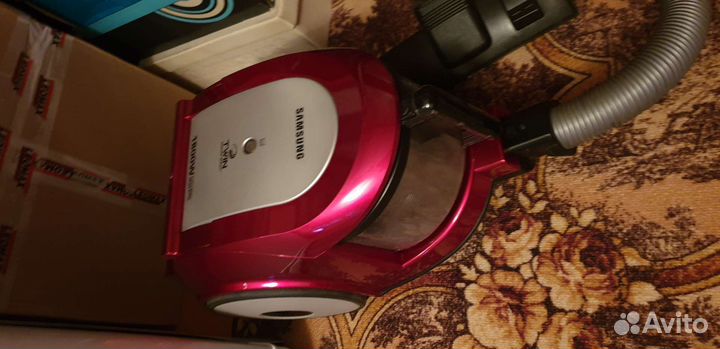 Пылесос Samsung SC6573 красный