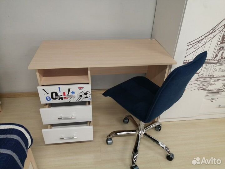 Письменный стол для школьника