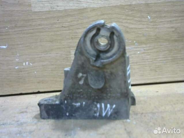 Кронштейн двигателя Mercedes-Benz 190 W201 R102223