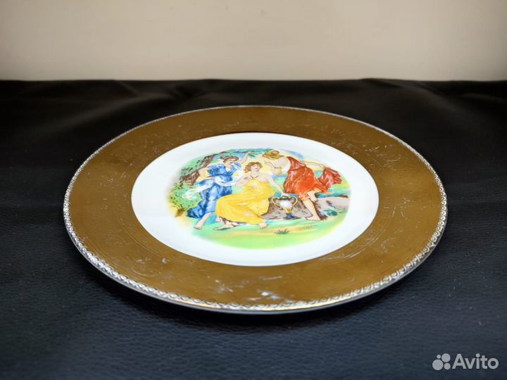 Тарелка фарфор Девушки с золотой каймой Китай №2