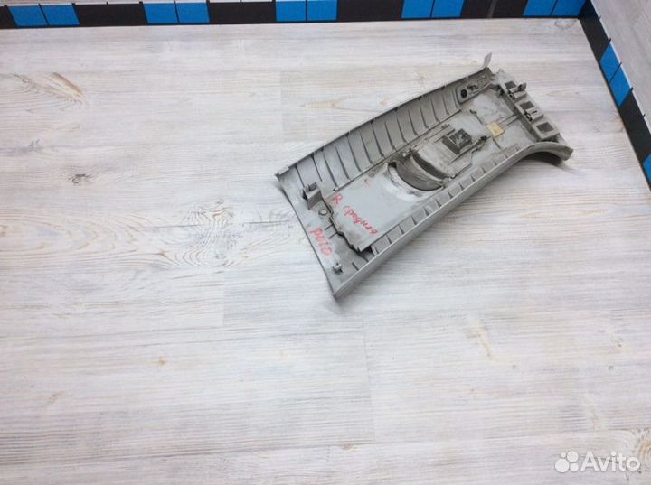 Обшивка стойки правая Volkswagen Polo (SED RUS)