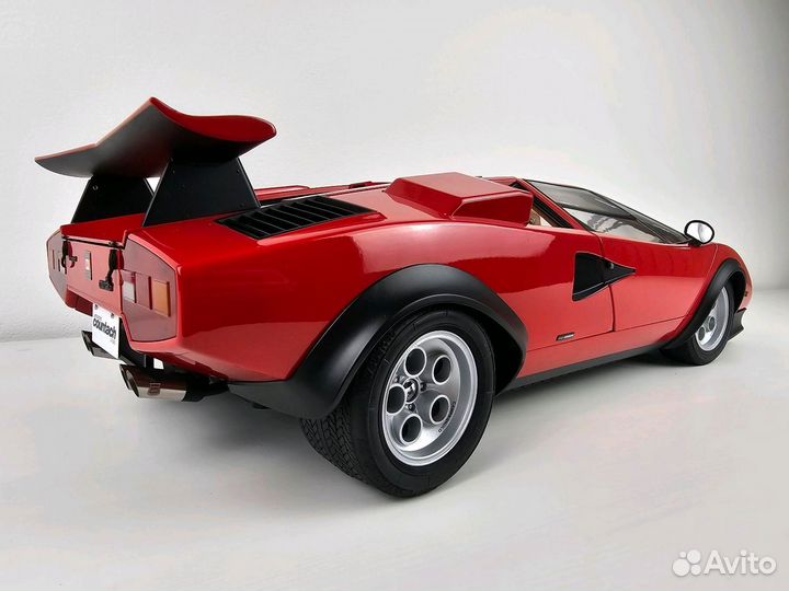Модель Lamborghini Countach 1:8 DeAgostini