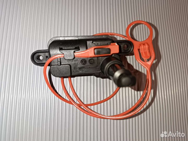 Замок лючка бензобака Vag 8V0 862 159