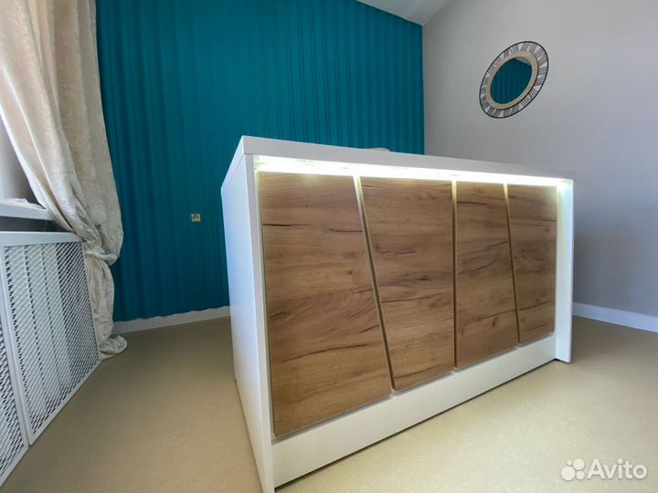 Стойка ресепшен для администратора