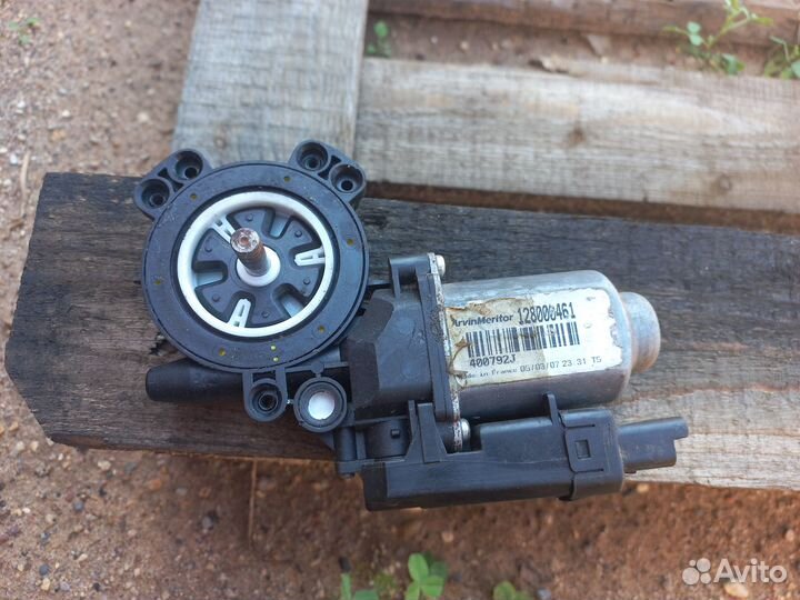 Моторчик стеклоподъёмника перед Renault Megane 2