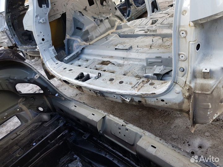 Панель задняя (Infiniti QX56)