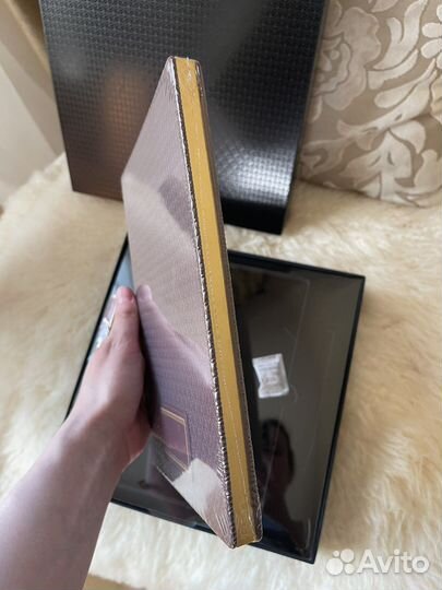 Кожаный блокнот и ручка