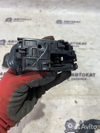 Ручка открывания двери внутренняя Nissan Primera P