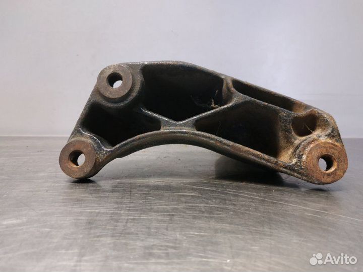 Кронштейн опоры двигателя передний левый Chevrolet