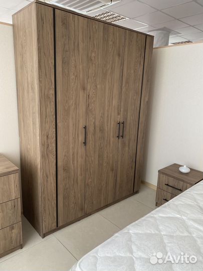 Спальный гарнитур