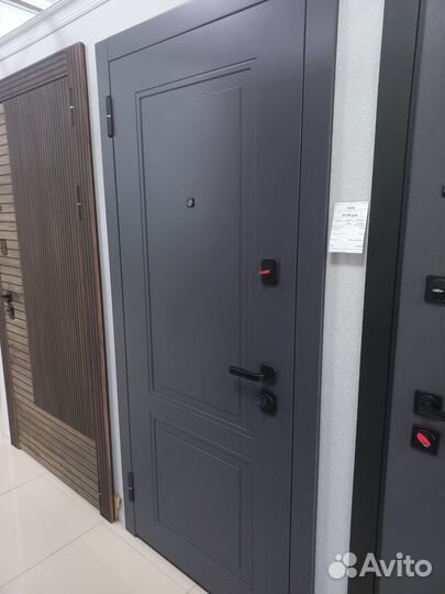 Входная дверь с витрины 86L