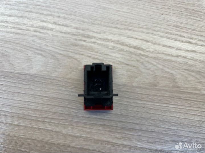 Кнопка аварийной сигнализации Volkswagen Polo