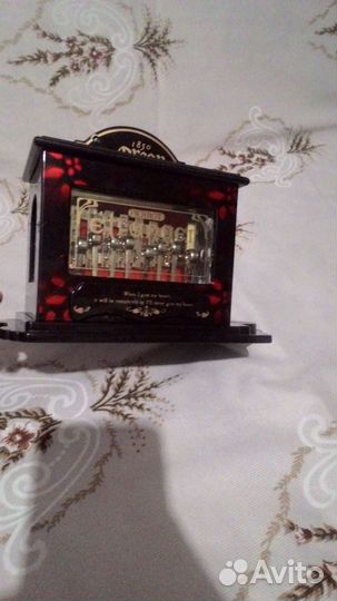 Музыкальная механическая шкатулка