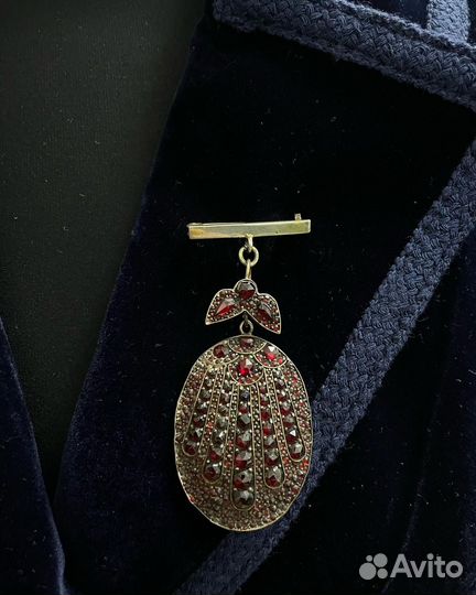 Локет Викторианской эпохи, гранаты