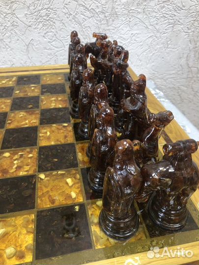 Шахматы из янтаря