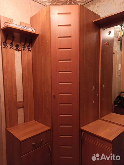 Прихожая угловая бу