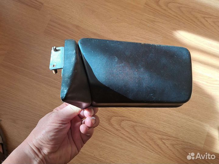 Боковое зеркало