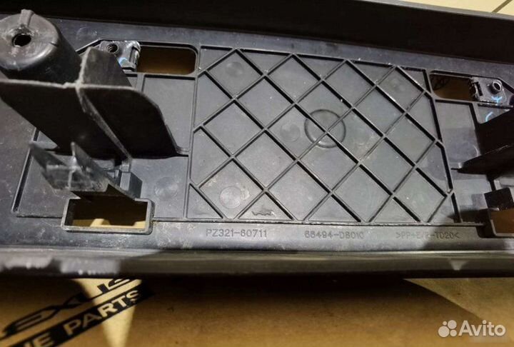 Подиум гос. номера Toyota Land Cruiser 200