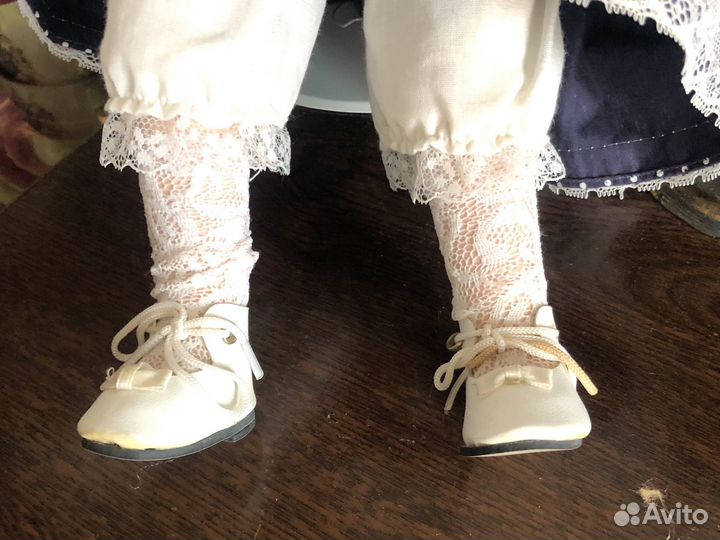 Кукла фарфоровая коллекционная