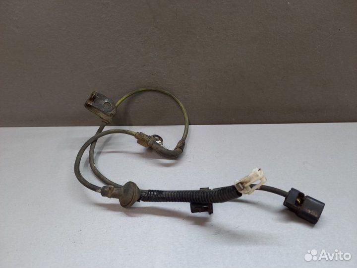 Датчик abs задний правый Toyota Camry V-50 2.5