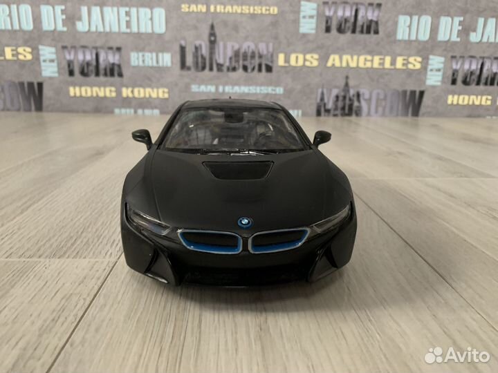 Радиоуправляемая машина BMW i8