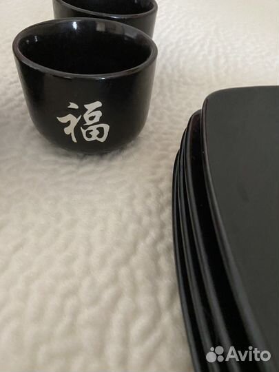 Черная посуда, тарелки, кружка