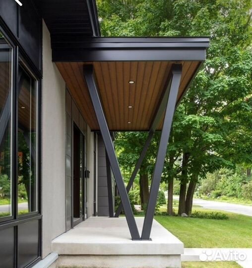 Навес над входной дверью