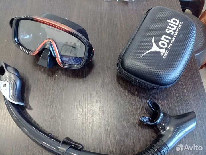 Маска с трубкой для подводного плавания