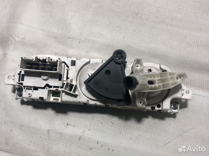 Блок управления печкой ford focus 2