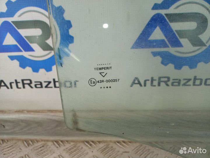 Стекло двери задней правой Nissan Mistral R20 2.7