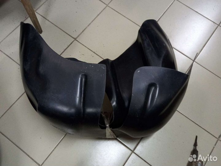 Подкрылки Renault Logan Largus