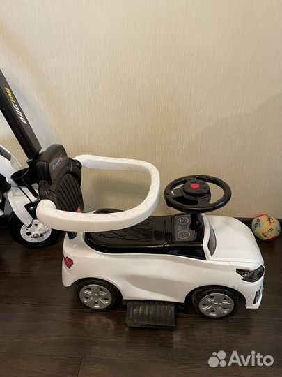 Детская машинка каталка с ручкой