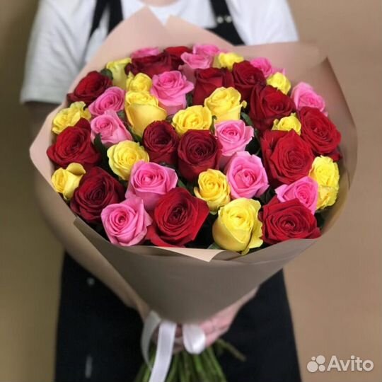 Букет разноцветных роз, Эквадор, 60см 65 шт