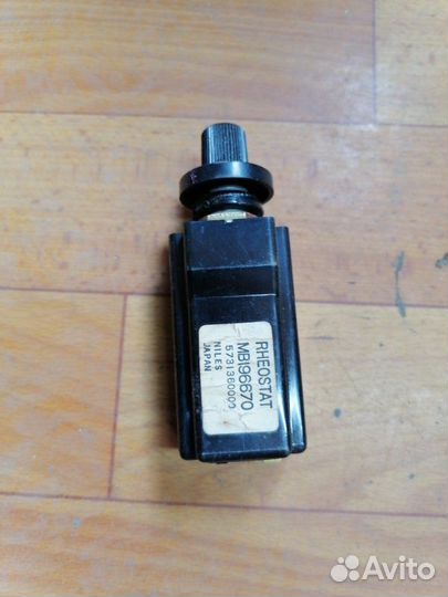 Кнопки прочие Mitsubishi Pajero V24WG 2.5 1993