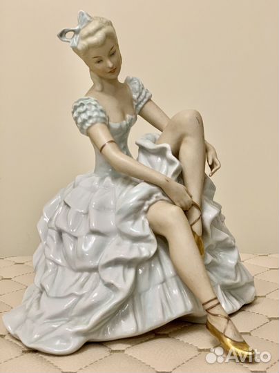 Статуэтка фарфор