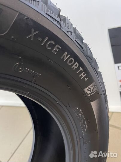 Michelin X-Ice North 4 SUV 225/60 R18 104T