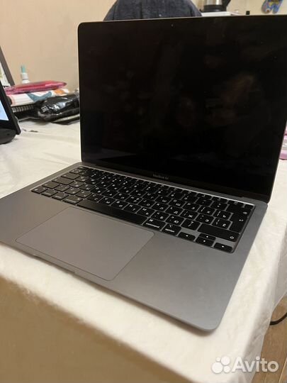 Macbook air 13 2020 m1 8 ядер/512 гб