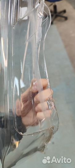 Стекло правой фары Audi Q7