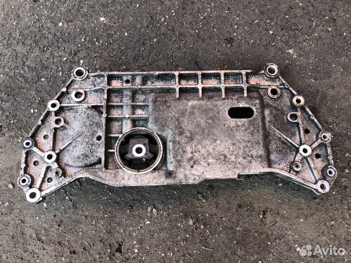 Подрамник передний Audi A3 8P, VW Golf 5