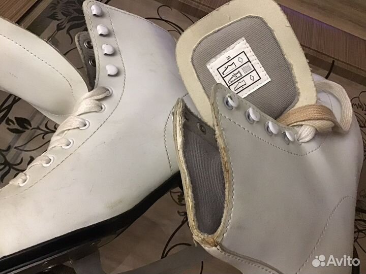 Коньки фигурные женские 39 размер