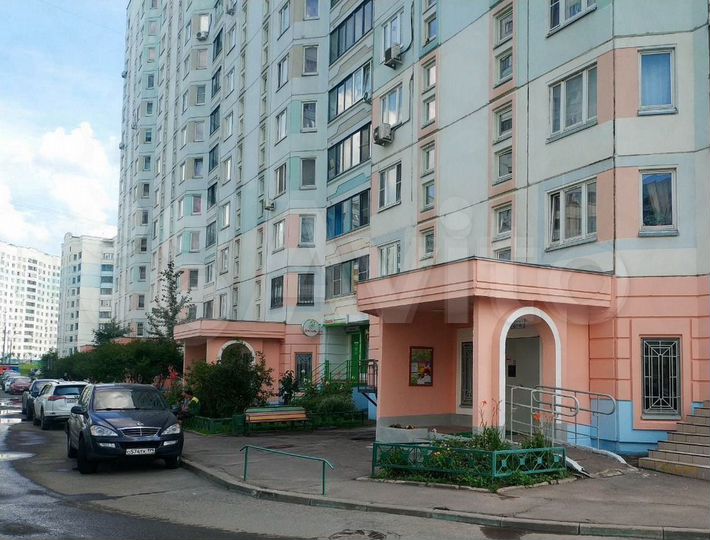 Торговое помещение в жилом доме, 165 м²